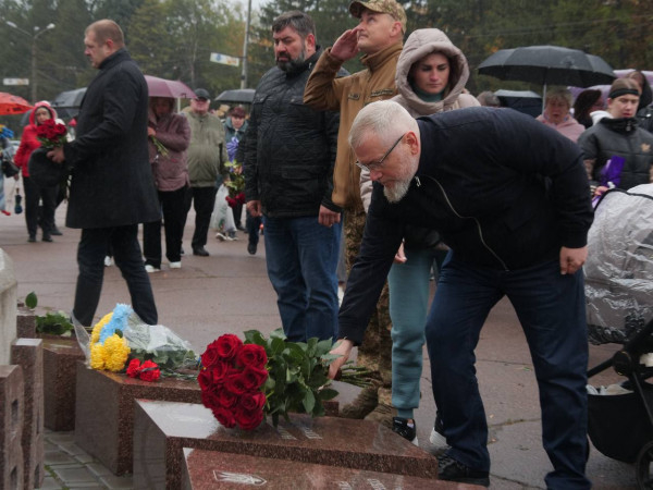 З вдячністю до Героїв. До Дня Захисників та Захисниць у Кривому Розі вручили нагороди військовослужбовцям, а у Тернівському районі відкрили Алею  Слави 2