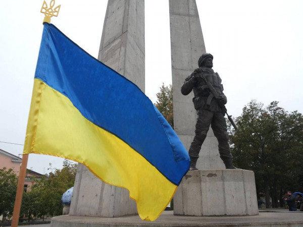 З вдячністю до Героїв. До Дня Захисників та Захисниць у Кривому Розі вручили нагороди військовослужбовцям, а у Тернівському районі відкрили Алею  Слави 0
