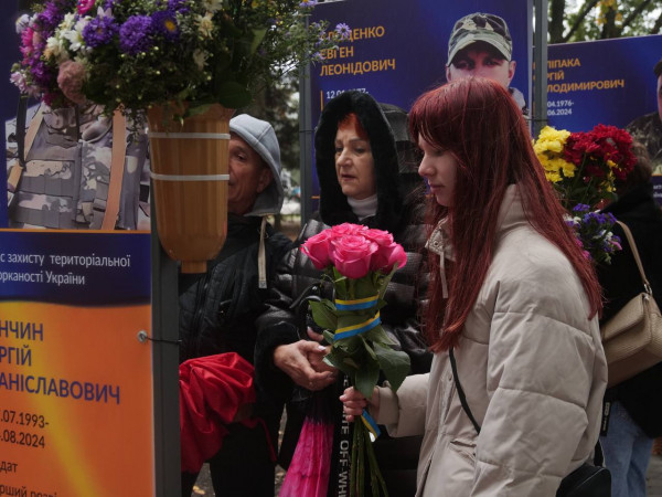 З вдячністю до Героїв. До Дня Захисників та Захисниць у Кривому Розі вручили нагороди військовослужбовцям, а у Тернівському районі відкрили Алею  Слави 5