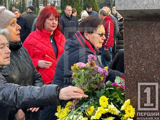 Борімося – поборемо: у Кривому Розі відбулося покладання квітів з нагоди Дня гідності та свободи5