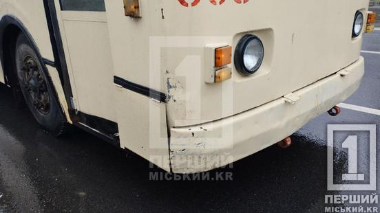 Четверговий «бум» ДТП продовжується: на проспекті Металургів Volkswagen не поділив дорогу з тролейбусом1