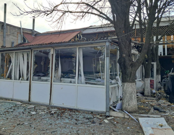 Двоє людей загинули внаслідок російського удару по центру селища Покровське на Дніпропетровщині5