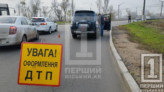 Ефект «доміно» в ділі: на Дніпровському шосе сталася потрійна ДТП з Volkswagen, Chery та Mitsubishi5