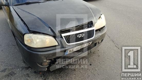 Ефект «доміно» в ділі: на Дніпровському шосе сталася потрійна ДТП з Volkswagen, Chery та Mitsubishi3