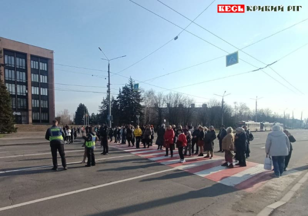 Мітингуючи проти відключень світла перекрили пр. Металургів в Кривому Розі