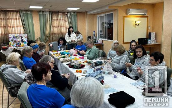 «Клубок добра»: криворіжці на майстер-класі вчилися в’язати іграшки для малюків поспішайок