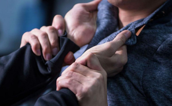 Криворізькі правоохоронці затримали 34-річного чоловіка за побиття патрульного  поліцейського0