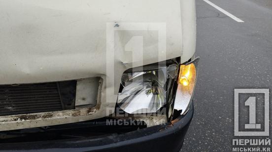 Land Rover відчув удар ззаду: на Гетьманській бус в’їхав у позашляховик3