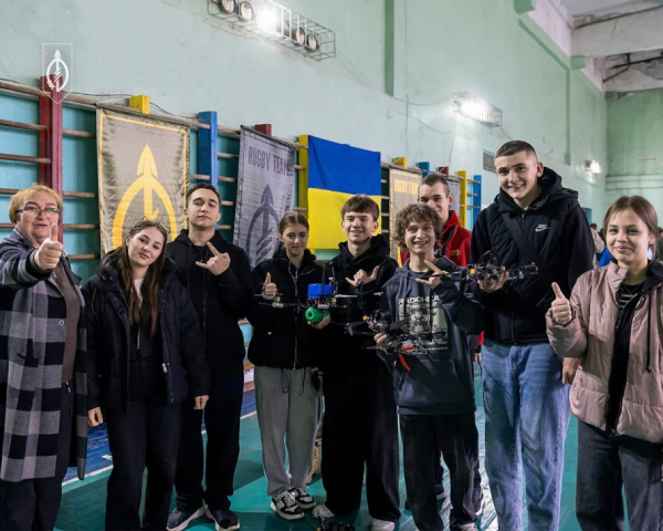  Молодь Кривого Рогу вчиться працювати з дронами: військові 129 ОВМБр провели тренінг  для студентів3