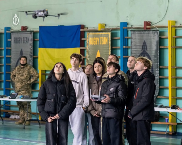  Молодь Кривого Рогу вчиться працювати з дронами: військові 129 ОВМБр провели тренінг  для студентів5