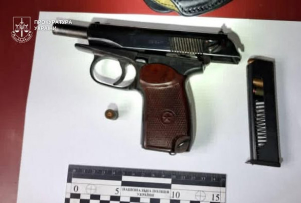 На Дніпропетровщині бійка між трьома чоловіками закінчилася стріляниною, двох з них поранено1