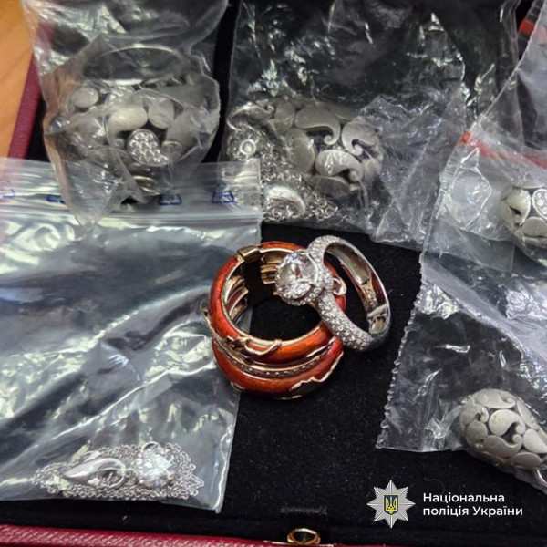 На Дніпропетровщині затримали посадовицю екологічної інспекції через незаконне збагачення2