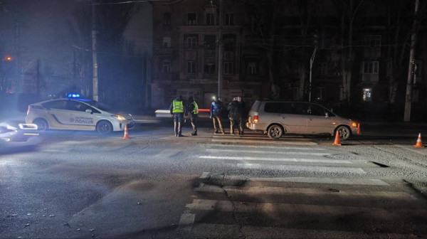 На Дніпровському шосе автомобіль збив жінку біля тролейбусного депо0