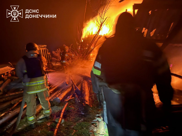 На Донеччині через ворожий обстріл виникла пожежа2