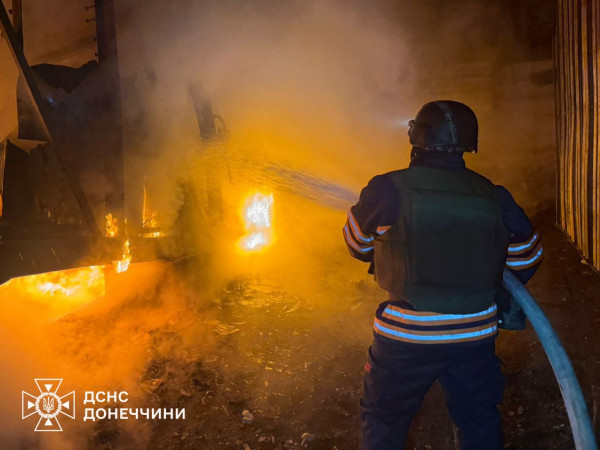 На Донеччині через ворожий обстріл виникла пожежа0