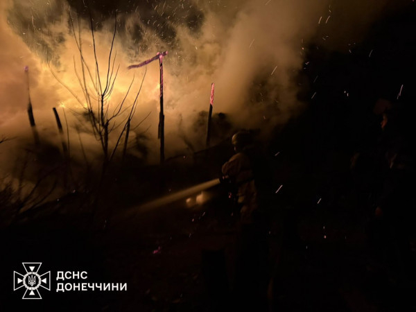 На Донеччині через ворожий обстріл виникла пожежа4