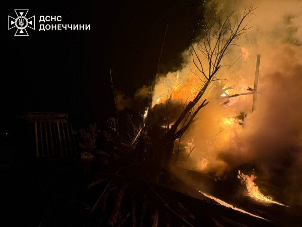 На Донеччині через ворожий обстріл виникла пожежа1