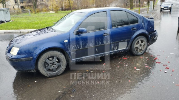 На проспекті Металургів легковик підрізав тролейбус1