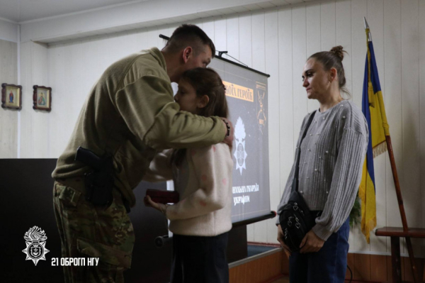 Нагороди посмертно: у Кривому Розі сім`ям полеглих нацгвардійців передали державні нагороди2