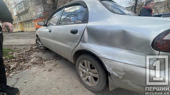 Одна з автівок влетіла у дерево: у Бульварному провулку у аварію потрапили Hyundai та Daewoo1