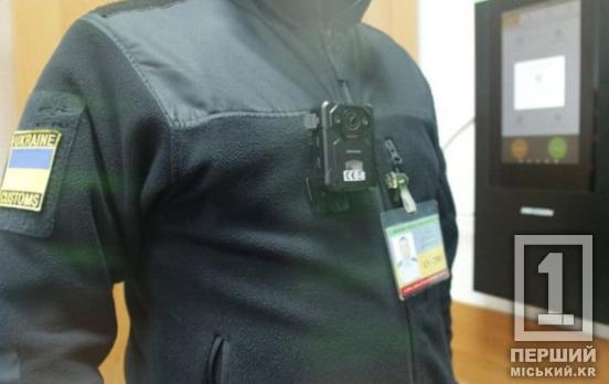 Операції – під відеонаглядом: в Україні офіційно впорядкували використання бодікамер митниками
