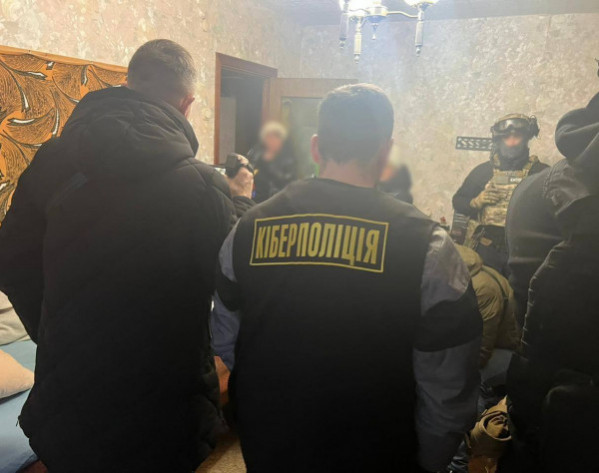 Ошукали громадян на мільйон гривень: шахраї з фішингових сайтів відправляли українцям повідомлення про державні виплати0