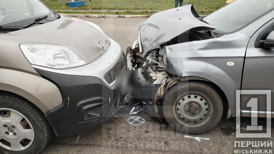 Пасажирка потребувала втручання медиків: біля «Фоззі» на Вечірньому ДТП з двома Chevrolet та Fiat1