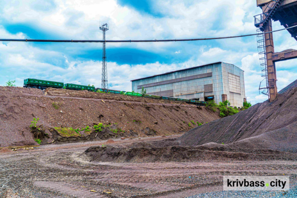 Понад 50 млн тонн гірничої маси перевезли цехи з кар'єрів трьох комбінатів Метінвесту у Кривому Розі1
