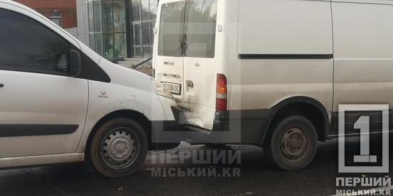 Ранок почався з ДТП: на проспекті Миру вдарилися Volkswagen, Ford та Peugeot1