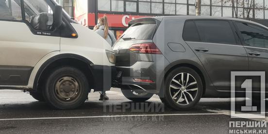 Ранок почався з ДТП: на проспекті Миру вдарилися Volkswagen, Ford та Peugeot2