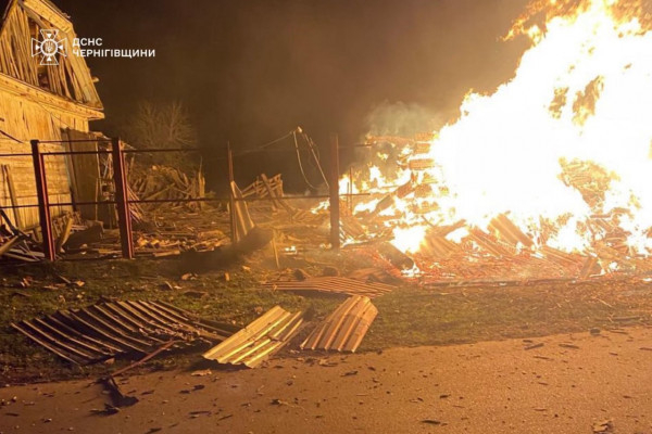 Сьогодні вночі на Чернігівщині дрон влучив у господарчу будівлю0