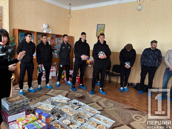 Тепло, мрії та автографи: у Кривому Розі футболісти «Кривбасу» та благодійники з RLS завітали до центру реабілітації дітей1