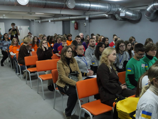 У Кривому Розі пройшов Саміт лідерів учнівського самоврядування Міської асоціації дитячих об’єднань «Плануй! Дій! Надихай!»2