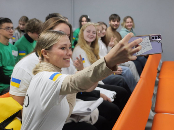 У Кривому Розі пройшов Саміт лідерів учнівського самоврядування Міської асоціації дитячих об’єднань «Плануй! Дій! Надихай!»3