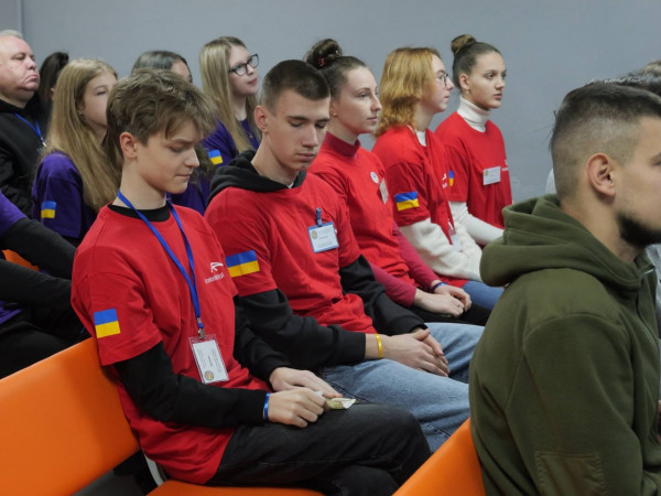 У Кривому Розі пройшов Саміт лідерів учнівського самоврядування Міської асоціації дитячих об’єднань «Плануй! Дій! Надихай!»8