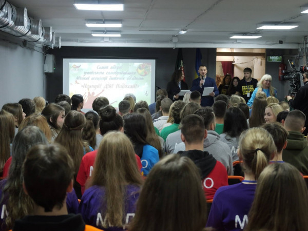 У Кривому Розі пройшов Саміт лідерів учнівського самоврядування Міської асоціації дитячих об’єднань «Плануй! Дій! Надихай!»0