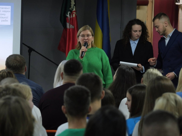 У Кривому Розі пройшов Саміт лідерів учнівського самоврядування Міської асоціації дитячих об’єднань «Плануй! Дій! Надихай!»1