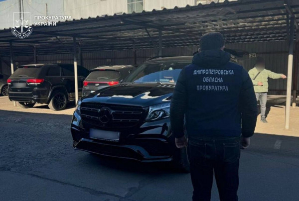 У Кривому Розі судитимуть групу зловмисників, які вимагали 50 тисяч доларів у підприємця2