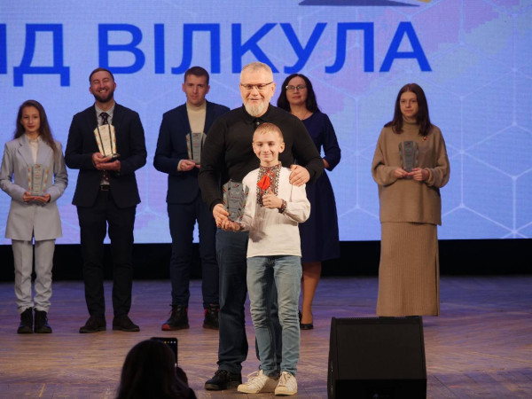 У Кривому Розі відзначили 20 найкращих учасників поетичного марафону «Нескорені 2025»1