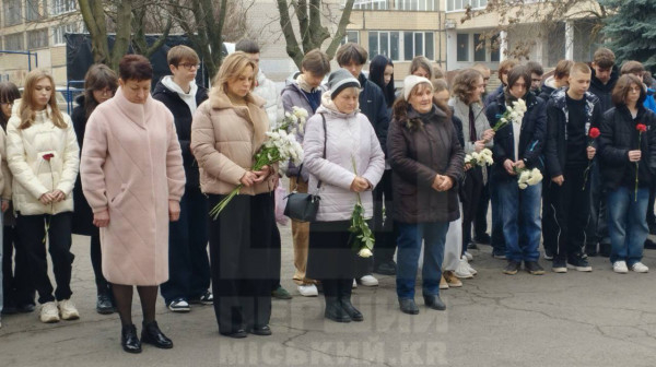 У Криворізькому ліцеї №81 відкрили меморіальну дошку захиснику Андрію Сидоруку2