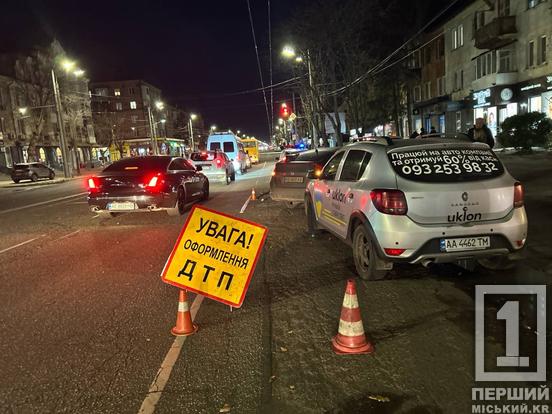 Учасники обійшлися переляком: на Університетському проспекті не роз’їхалися таксі та Honda2