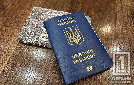 Українцям варто поквапитися із заміною: «продовжені» закордонні паспорти перестали діяти