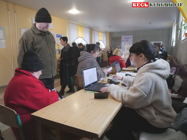 Видача проднаборів від міста громадянам в Довгинцівському районі Кривого Рогу