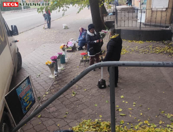 Підприємці прибирають територію в Покровському районі Кривого Рогу