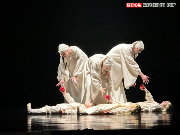 Вистава-реквієм «Чорні дошки» в театрі Академія Руху в Кривому Розі