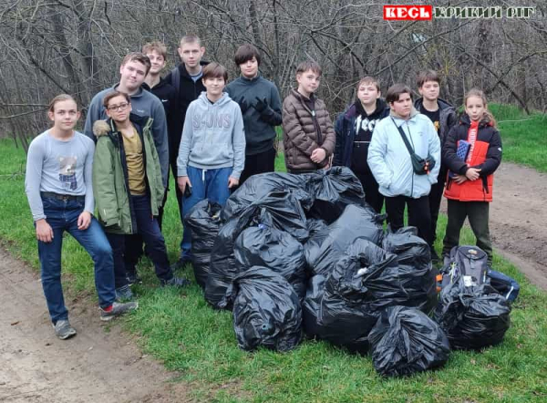 Пластуни зібрали 30 мішків сміття на березі Карачунів в Кривому Розі
