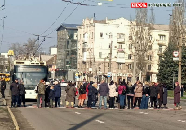 Демонстранти перекрили рух пр. Металургів в Кривому Розі