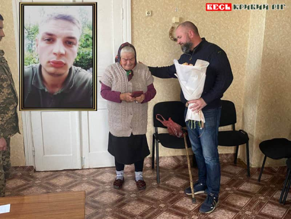 Вручення нагороди бабусі Максима Лаврінова в Криворізькому районі