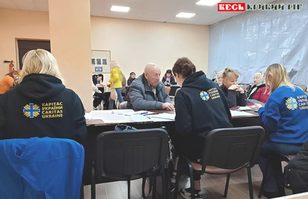 Прийом заяв на оплату ел/ен в Зеленодольську волонтерами Карітас Кривий Ріг