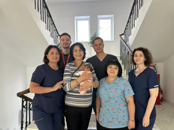 Війна не зупинила диво: 52-річна захисниця з Кривого Рогу втретє стала мамою4